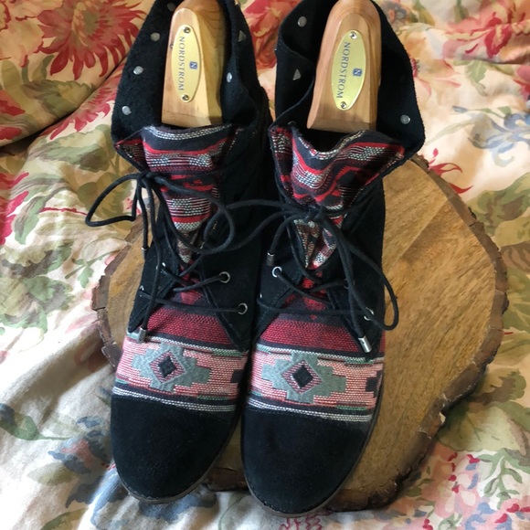 The SAK size 9.5 Navajo Aztec Weave Suede Boot NEW - Picture 1 of 12